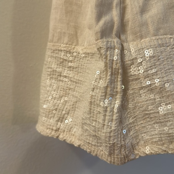 Beautiful beige sheath dress with sequins. - Picture 3 of 5